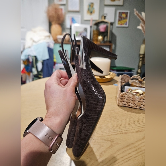 Calvin Klein 90s Minimalist Slingback Heels Brown Textured Kitten Heel Size 7 - Picture 11 of 16